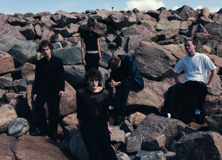 Agitator stormar vidare