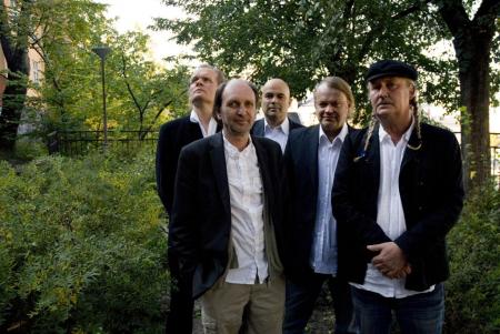 Eldkvarn: Plura lär sig skriva kort