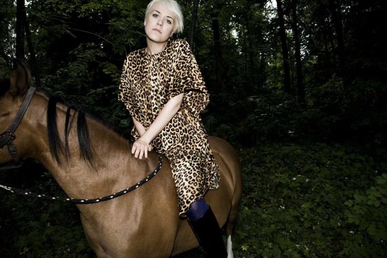 Frida Hyvönen gillar att ge sig ut på okänd mark
