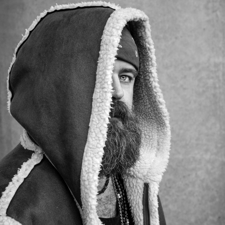 H. Self – utanförskapskorrespondent