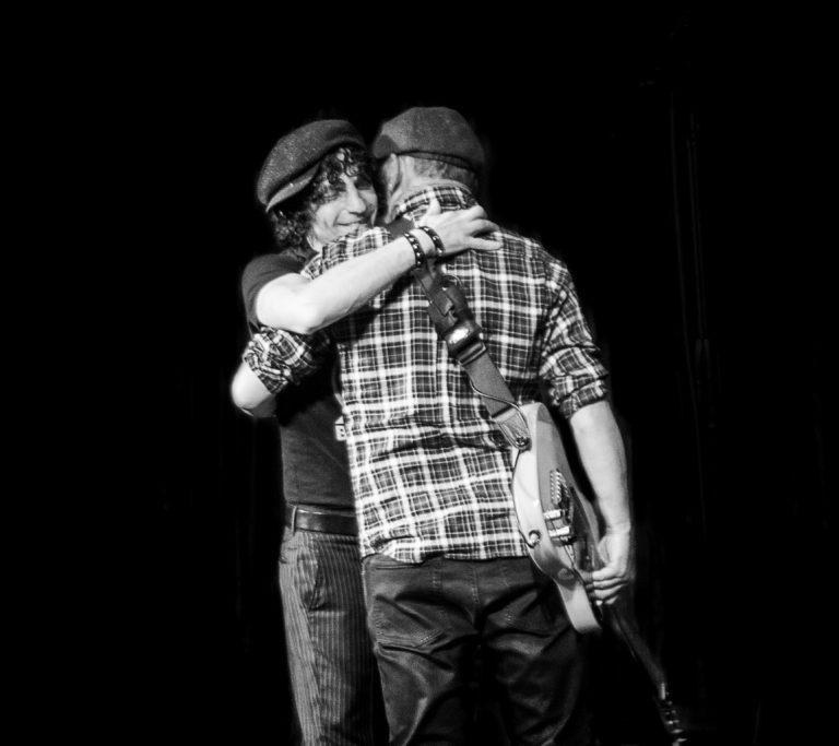 Jesse Malin har sina vänner