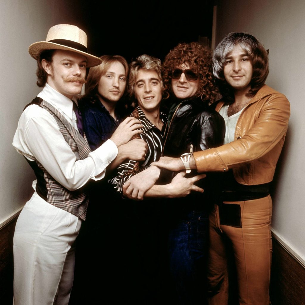 Mott the Hoople släpas fram i ljuset igen