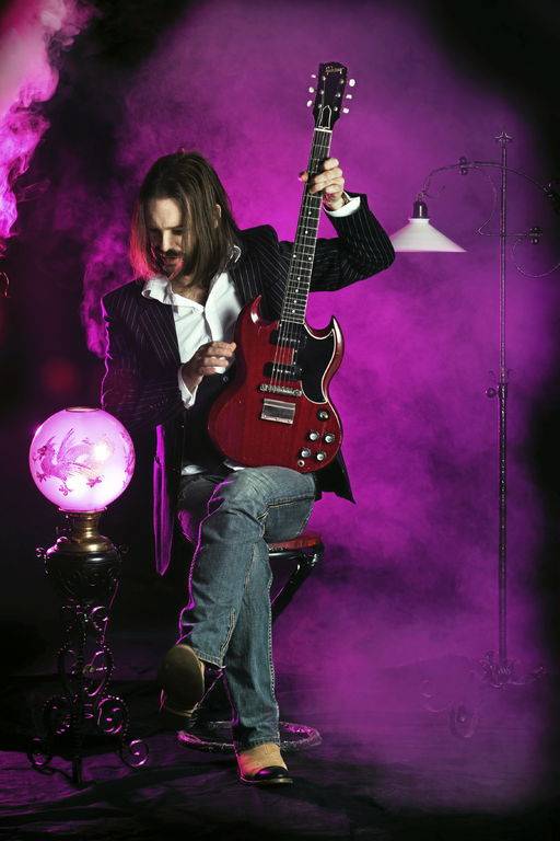 Ikväll inviger Niclas Frisk Stockholms Chinatown