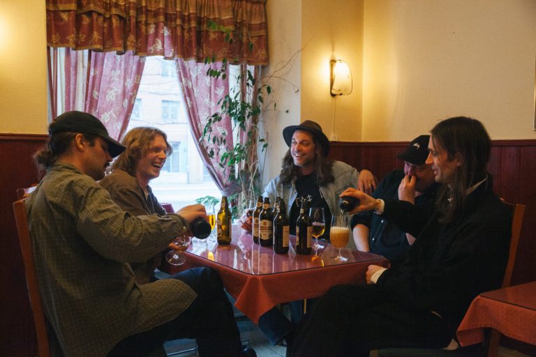 PREMIÄR: YAST – Someone Else