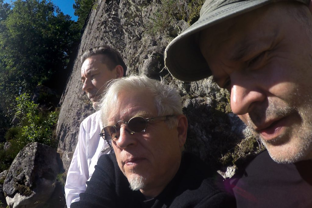 Twice A Man lyssnar på naturen