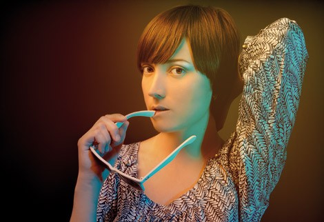 Victoria Bergsman träder fram – Taken by Trees