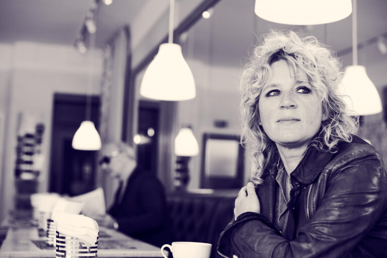 Lotta Wengléns klimakteriepop med djup och humor