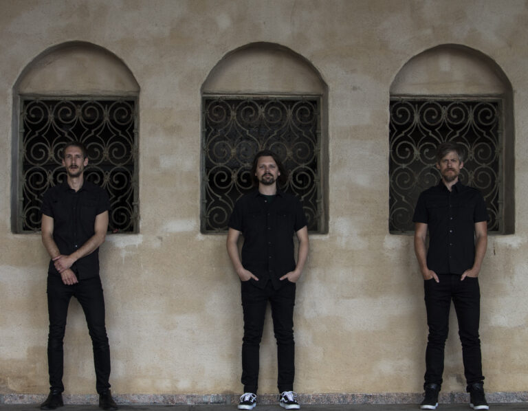 PREMIÄR: The Genuine Fakes – What Kind of Day Has It Been